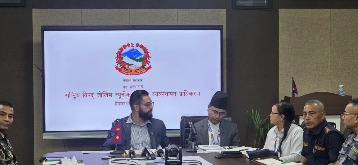 राज्यको सम्पूर्ण शक्ति नागरिकको जीवन रक्षा गर्न प्रभावित क्षेत्रमा खटिएको छः मन्त्री पोखरेल